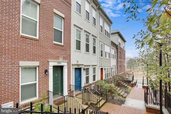 Building Photo - 2526 Sheridan Rd SE