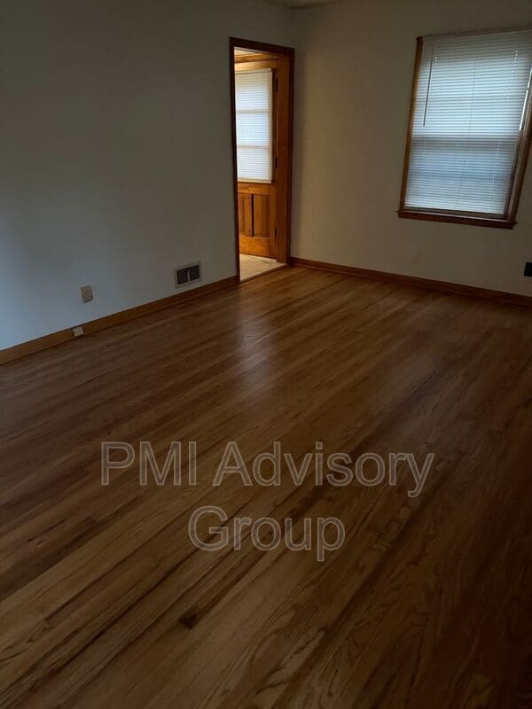Photo - 1745 SW Mission Ave