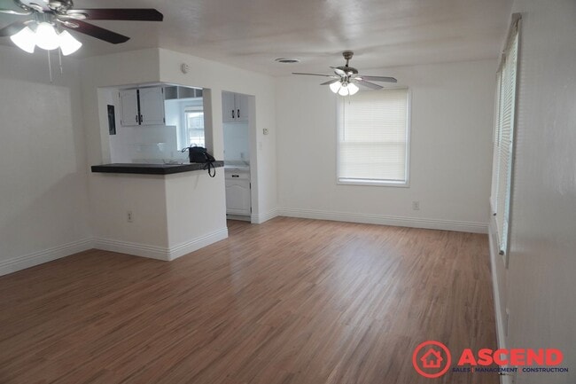 Photo - 3108 Oak Pl