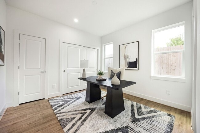 Photo - 1713 Mary St