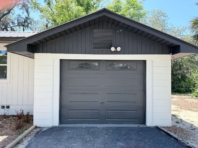 Photo - 3-Bedroom and 2-Bathroom with 1 Car Garage