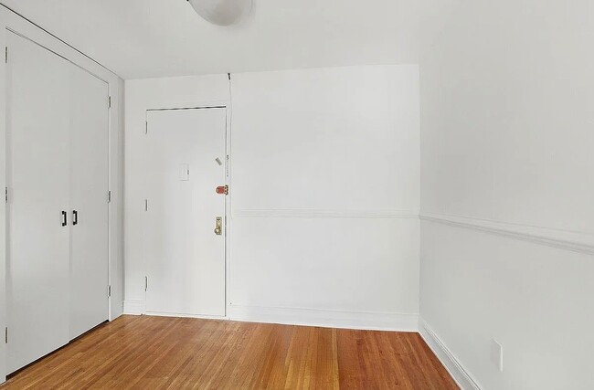 Photo - 400 E 17th St