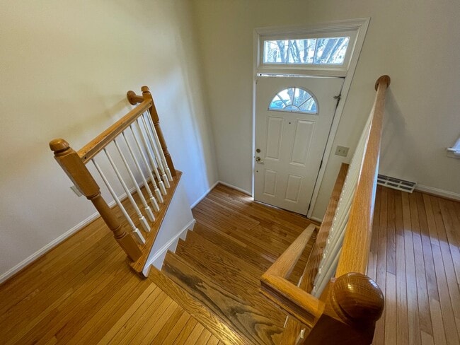 Photo - Luxurious And Spacious 3 Bed 2 Bath Brick Townhouse In Tysons Station