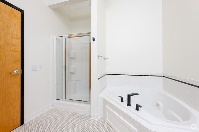 1BR, 1BA - 1,700SF - Bathroom - Cascade District Lofts