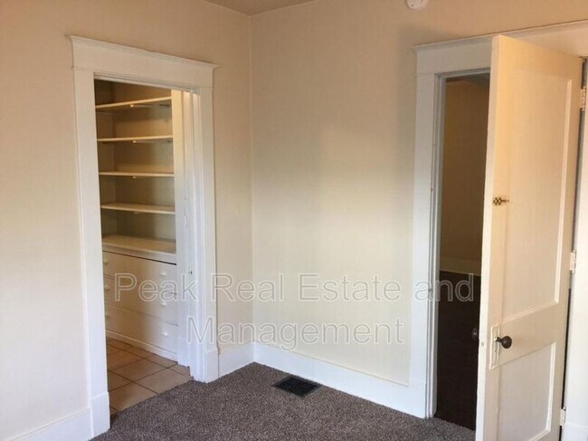 738 Oakland Ave SW