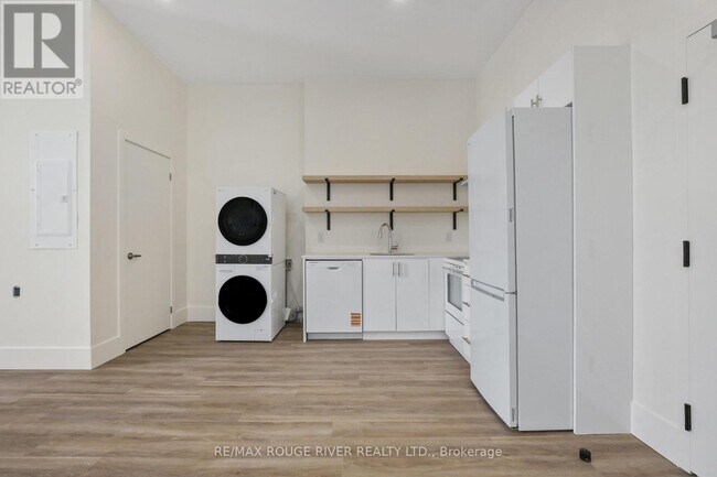 Photo - 29 A King St W