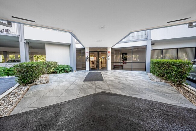 Photo - 1300 NE Miami Gardens Dr Unit 621E