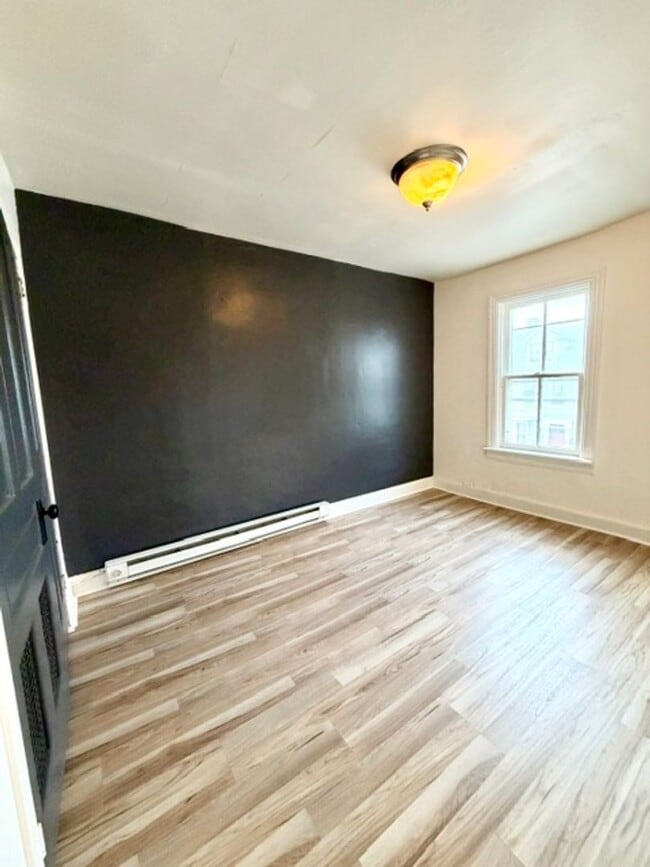 Photo - 232 E King St