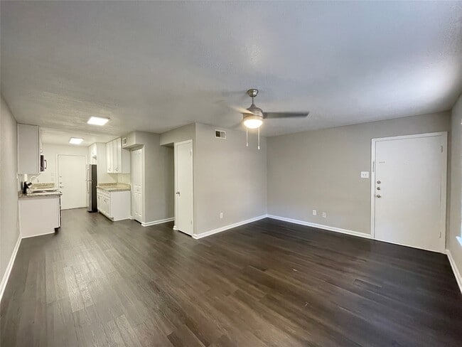 Building Photo - 9075 Gaylord Dr Unit 53
