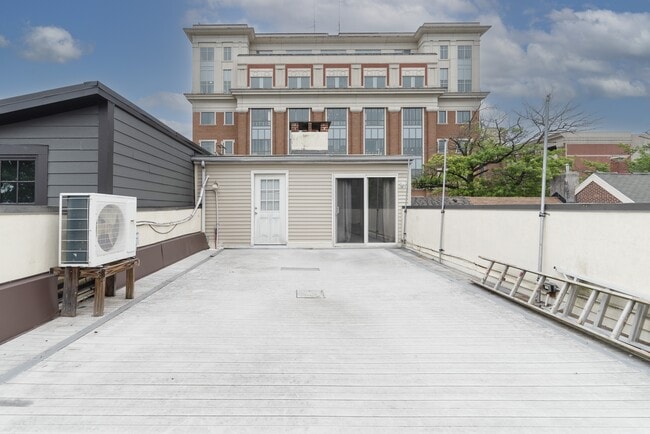 Photo - 18 N New St Unit 2