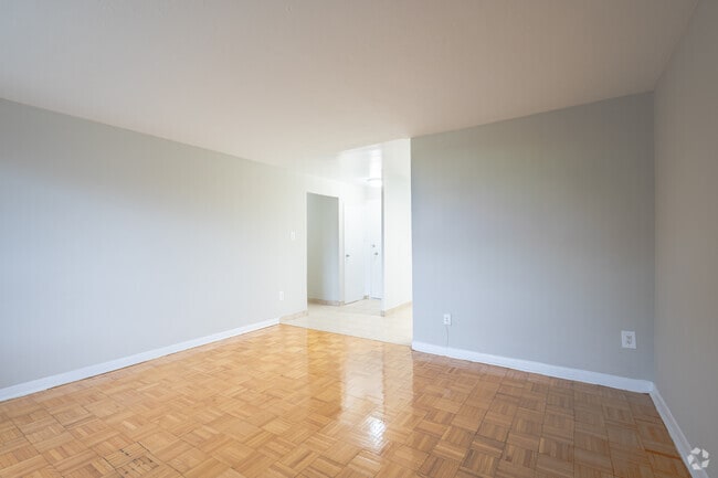 2BR, 1BA - 849SF - Living & Dining Room