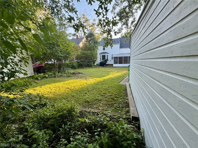 Photo - 1561 Maywood Rd