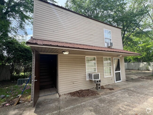 Building Photo - 2508 11th Ct Unit #A Rental