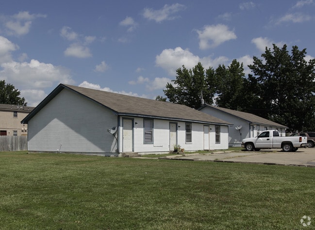 Building Photo - 898 W Myrtle