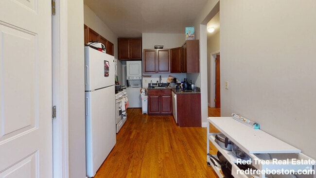 Building Photo - 346 Putnam Ave Unit 1 Rental