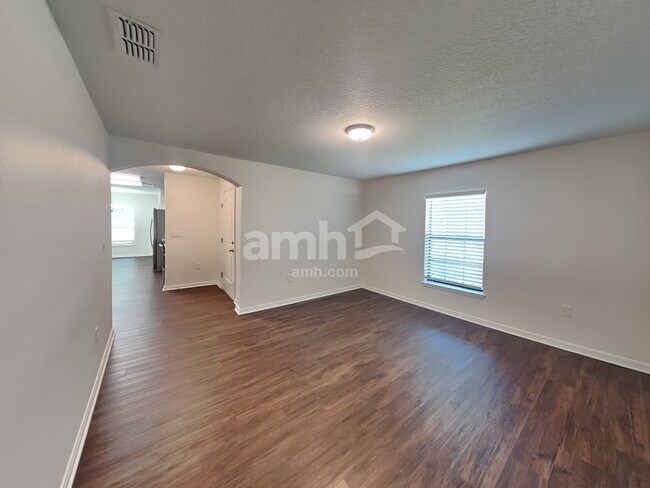 Photo - 2476 Bracknell Forest Trail