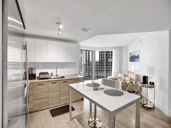 Photo - 1300 Brickell Bay Dr Unit 02