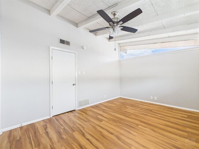 Photo - 2404 Longview St Unit 206