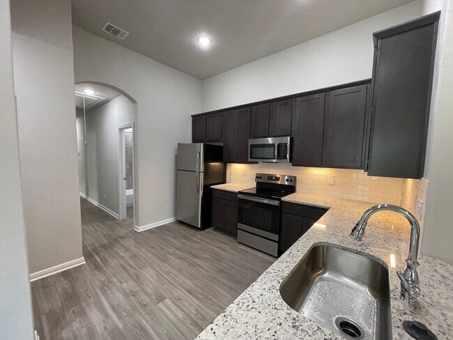 Photo - 609-611 Heathers Wy