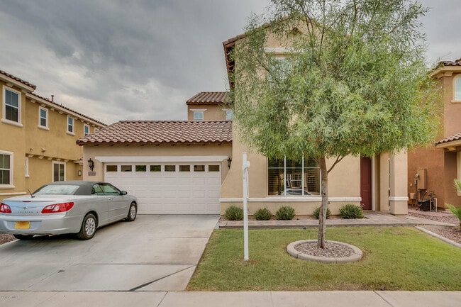 Building Photo - GREAT LOCATION! Fabulous move-in ready 5 bed /3 bath home in south Tempe