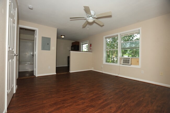 256 E Pecan Ln