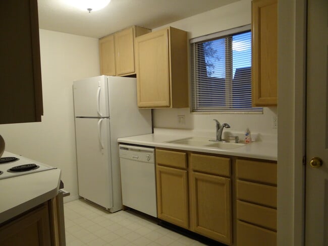 Charming Condo in Meadowbrook Village w 1 ... - Charming Condo in Meadowbrook Village w 1 ... Unit 48A