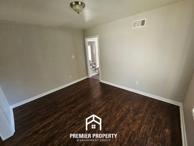 Photo - 5759 Foxdale Rd