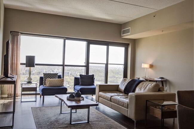 Photo - 300 Assiniboine