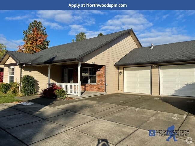 Building Photo - Lots of Room- 3 Bedroom 2 Bath Home with B...