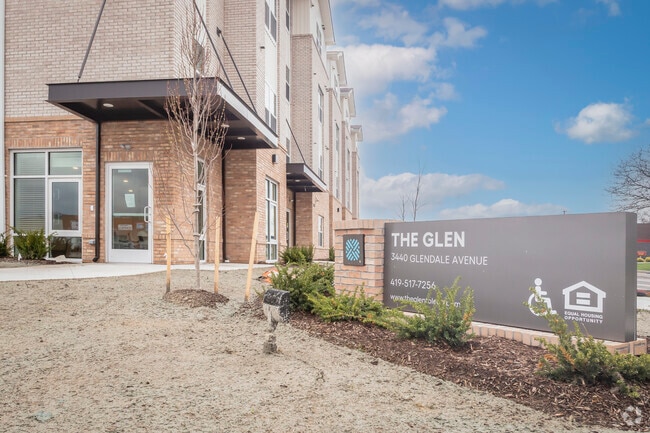 Building Photo - The Glen