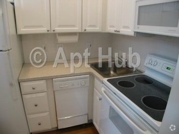 Building Photo - 91 Trowbridge St Unit 3 Rental