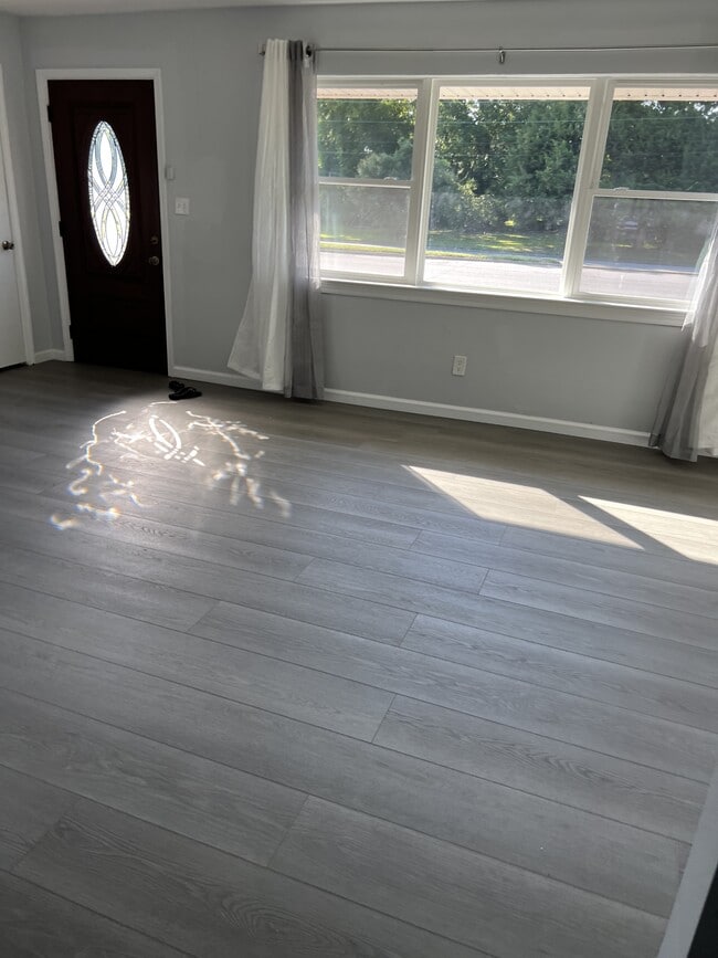 Photo - 2625 Victoria Blvd