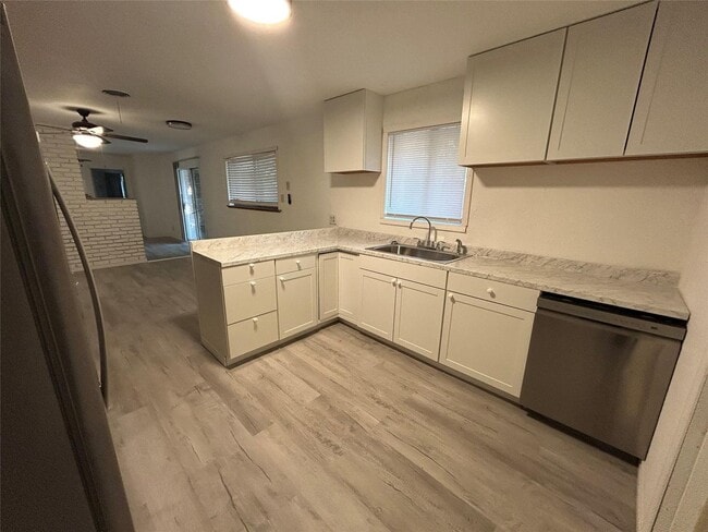 Photo - 617 Forest Ln