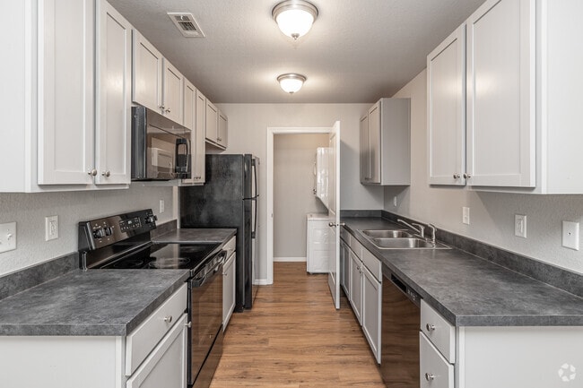 3BR, 2BA - 1,101SF - Kitchen