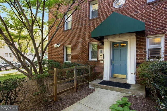 Building Photo - Quiet Glover Park One Bedroom W/Plenty of ... Rental