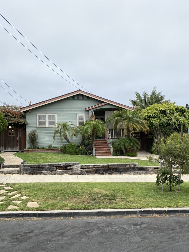 Photo - 566 W 38th St Unidad 564