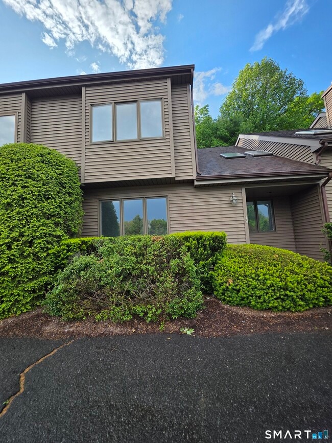 Building Photo - 19 Twin Oaks Unit 19
