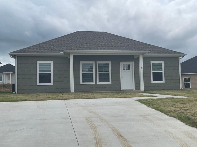 Building Photo - Beautiful 4bd 2ba in New neighborhood Rental