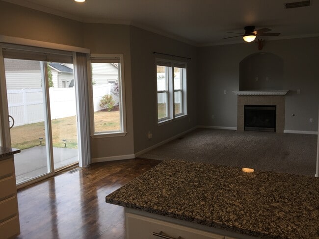 Photo - 215 Sanna Ct