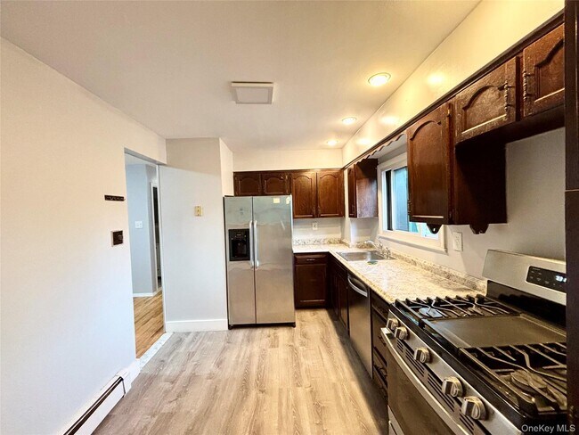 Photo - 256-20 Craft Ave