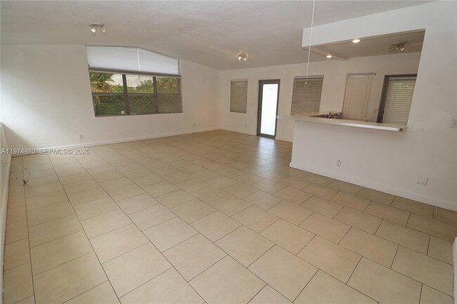 Photo - 6835 Rue Versailles Dr Unit 205