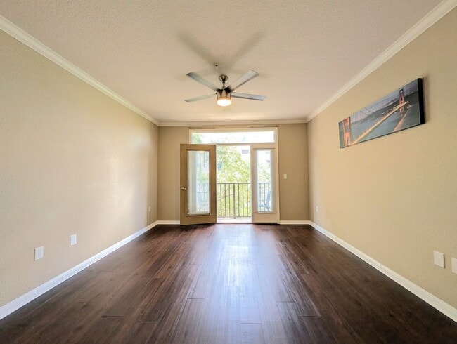 Photo - 1x1 Updated flooring & appliances. Includes balconette & washer & dryer
