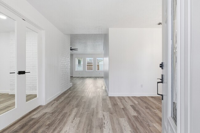 Photo - 2906 Colonial Dr