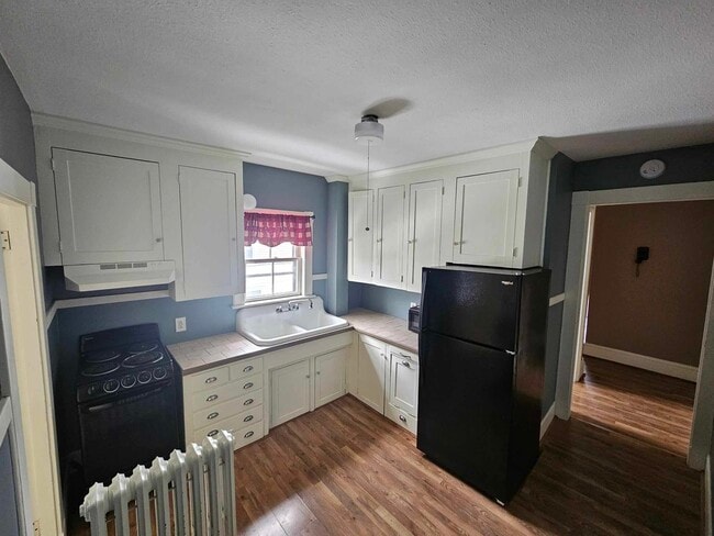 Building Photo - 291 French St Unit #3