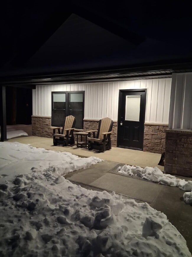 Photo - 905 W Broadway St