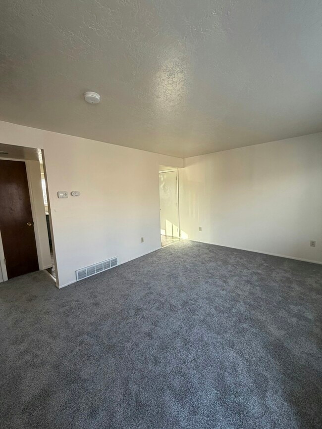 Photo - 4337 S 700 W