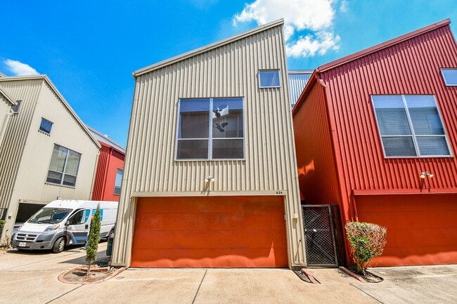 Photo - 824 Robin St