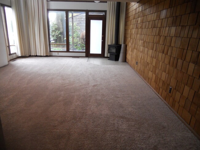Photo - Spacious 2 bedroom 1 bath 1192 sq ft. Unit 1304.5