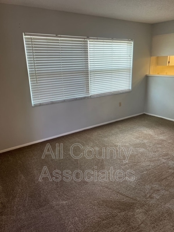 Photo - 6189 Chesham Dr Unit 1