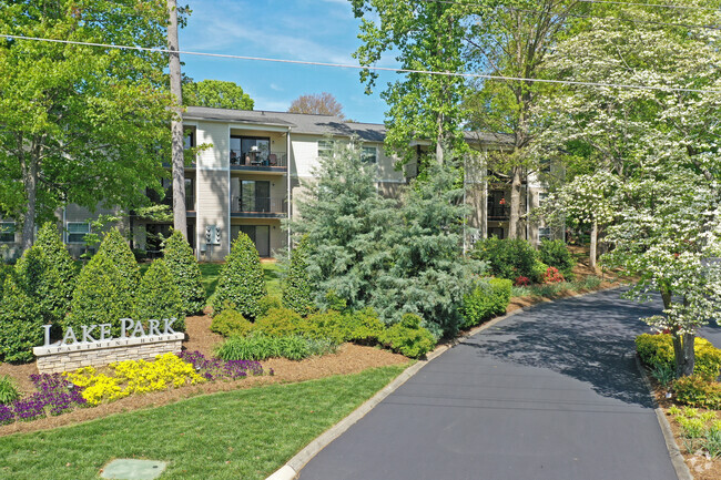 Building Photo - Lake Park Apartments